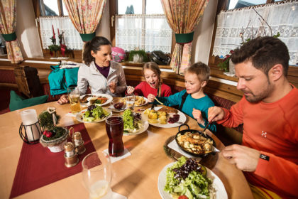 Skifahren im Familienurlaub in Flachau, Salzburg